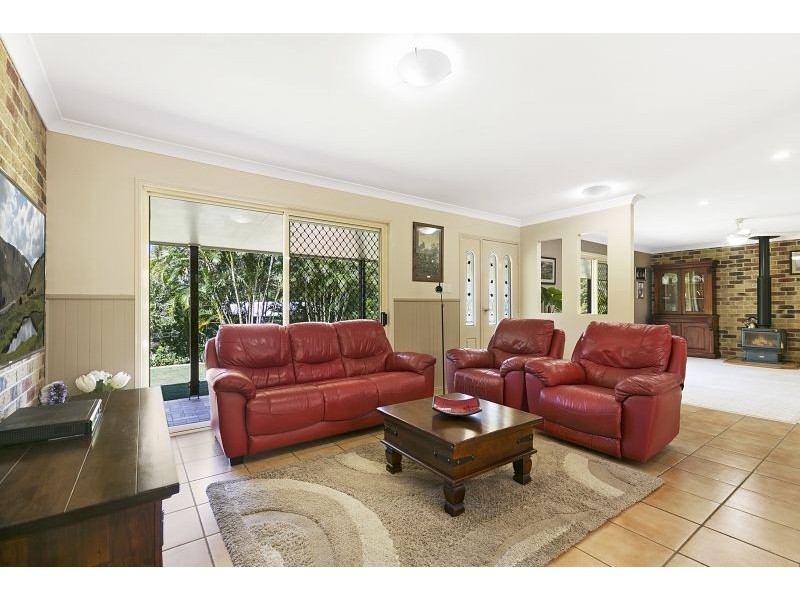 9 Kalmia Drive, Redland Bay QLD 4165