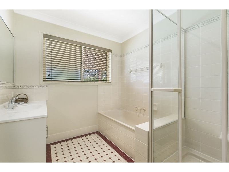 9 Kalmia Drive, Redland Bay QLD 4165