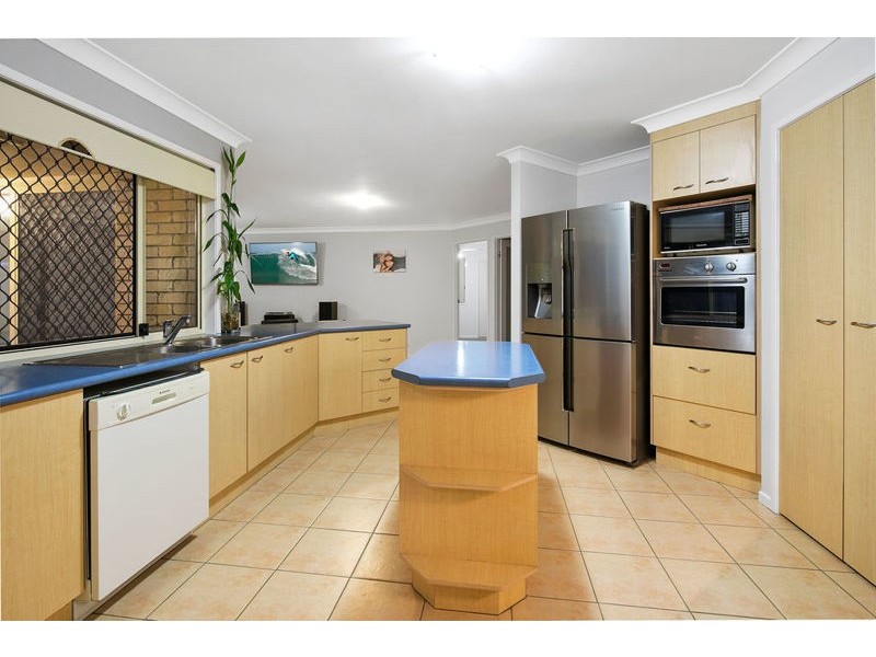 9 Seaholly Crescent, Victoria Point QLD 4165