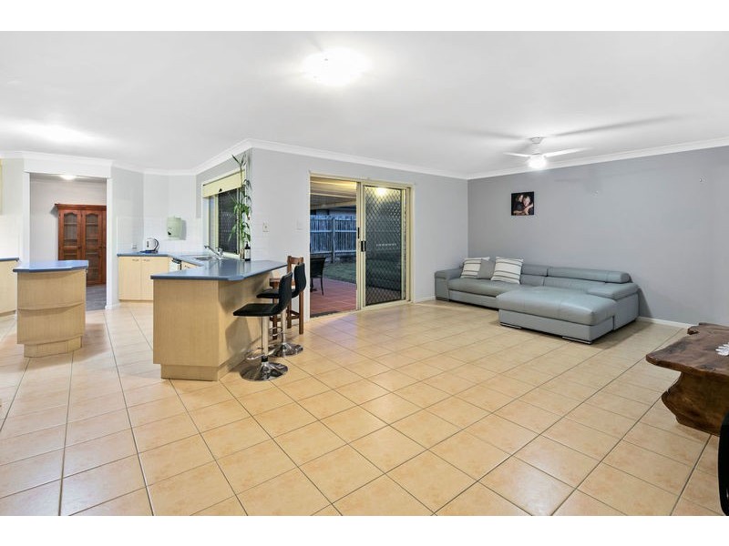 9 Seaholly Crescent, Victoria Point QLD 4165