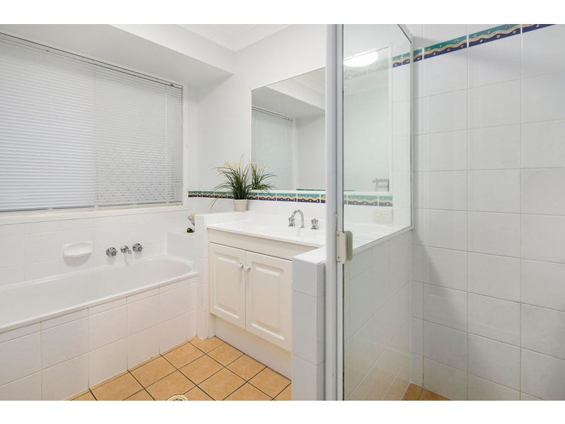 9 Seaholly Crescent, Victoria Point QLD 4165