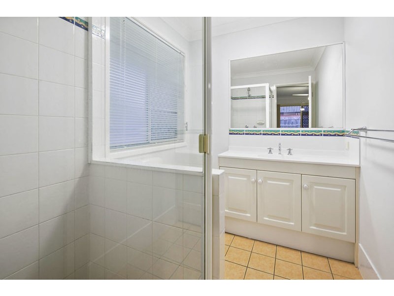 9 Seaholly Crescent, Victoria Point QLD 4165