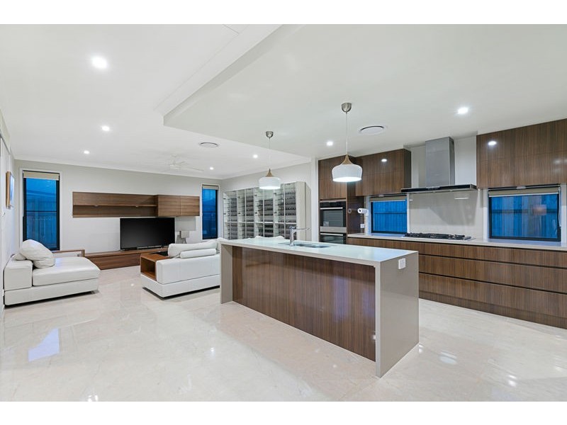 38 Sandalwood Street, Thornlands QLD 4164