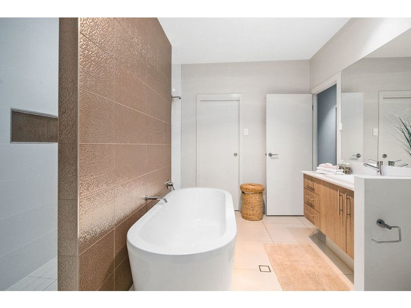 54 Main Road, Wellington Point QLD 4160