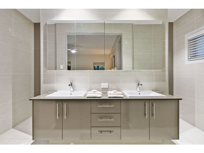 54 Main Road, Wellington Point QLD 4160