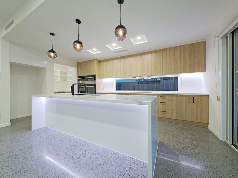 4 Talburpin Esplanade, Redland Bay QLD 4165