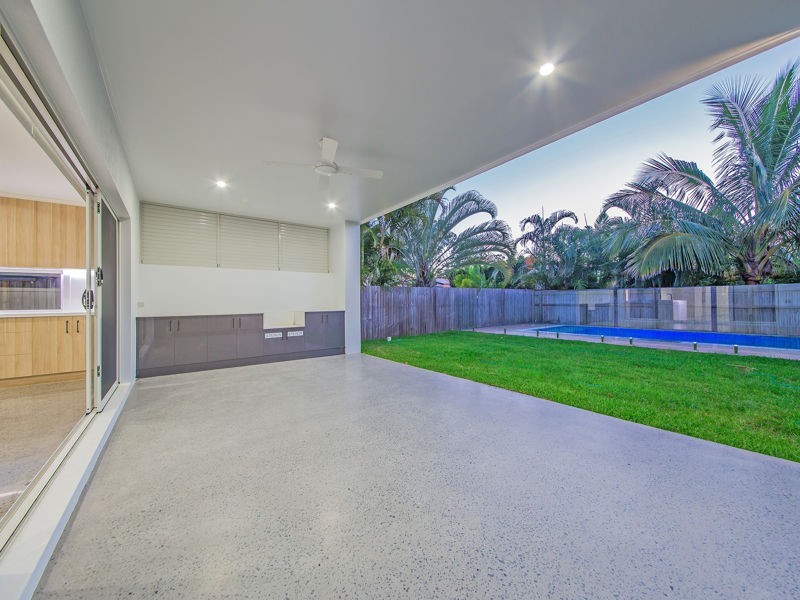 4 Talburpin Esplanade, Redland Bay QLD 4165