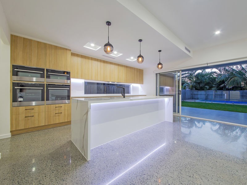 4 Talburpin Esplanade, Redland Bay QLD 4165