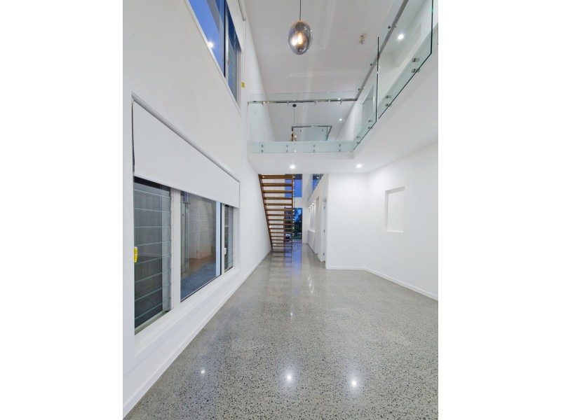 4 Talburpin Esplanade, Redland Bay QLD 4165