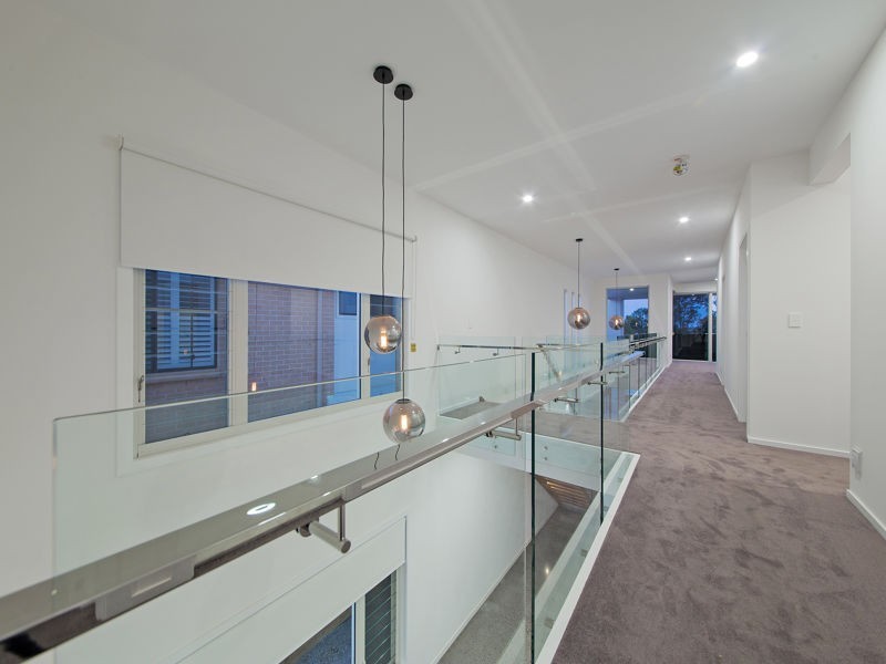 4 Talburpin Esplanade, Redland Bay QLD 4165