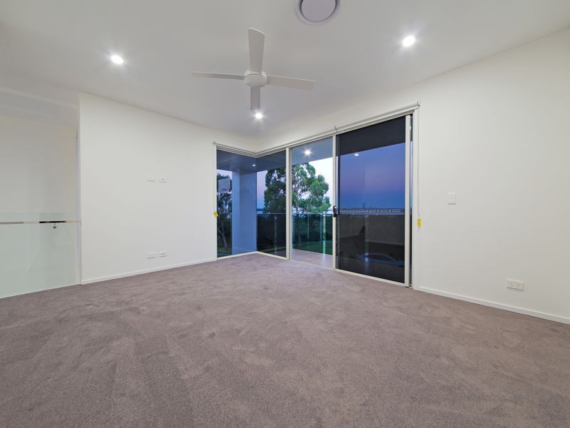 4 Talburpin Esplanade, Redland Bay QLD 4165