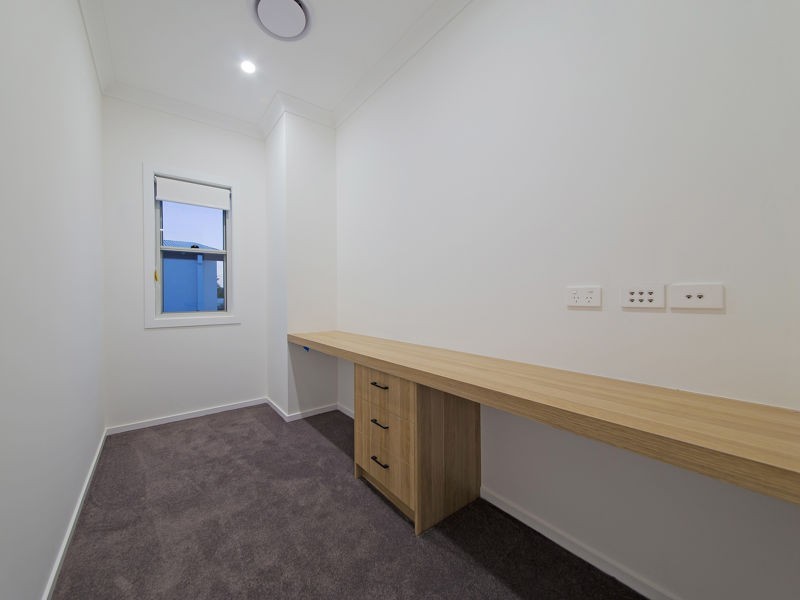 4 Talburpin Esplanade, Redland Bay QLD 4165