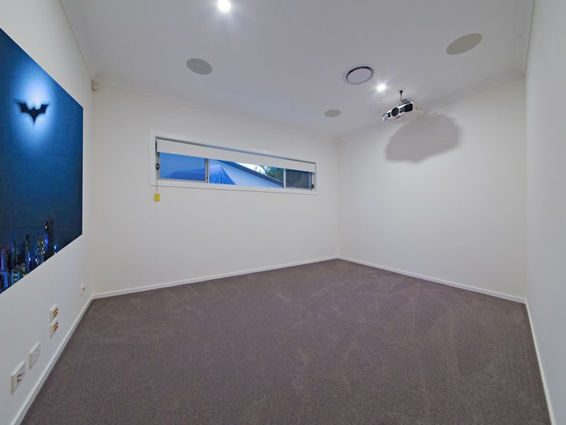 4 Talburpin Esplanade, Redland Bay QLD 4165