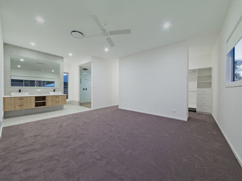 4 Talburpin Esplanade, Redland Bay QLD 4165