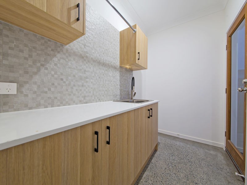 4 Talburpin Esplanade, Redland Bay QLD 4165