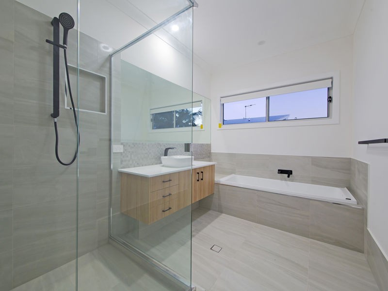 4 Talburpin Esplanade, Redland Bay QLD 4165