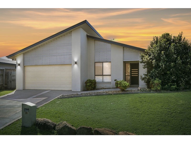 27 Cole Street, Redland Bay QLD 4165