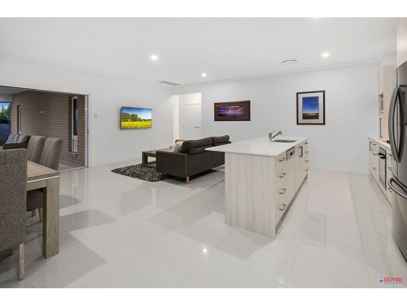 273 Railway Parade, Birkdale QLD 4159