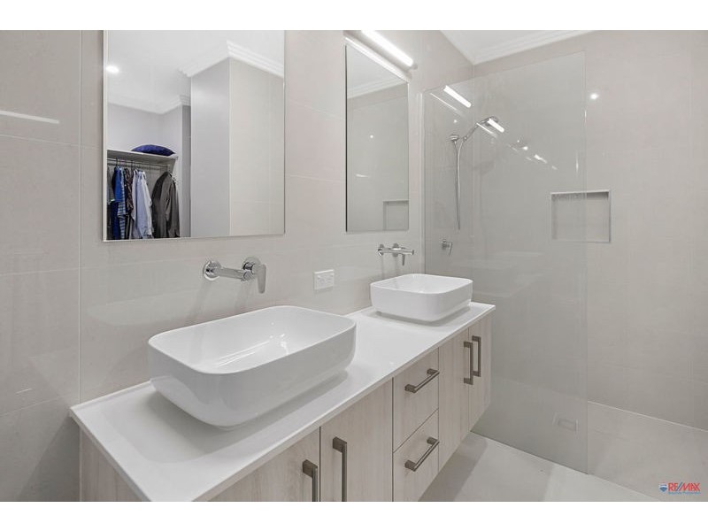 273 Railway Parade, Birkdale QLD 4159