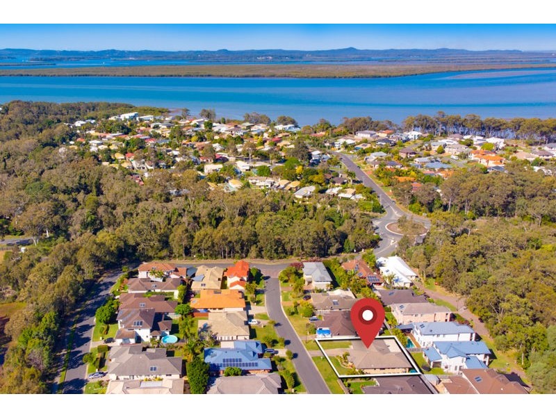 8 Turquoise Street, Redland Bay QLD 4165