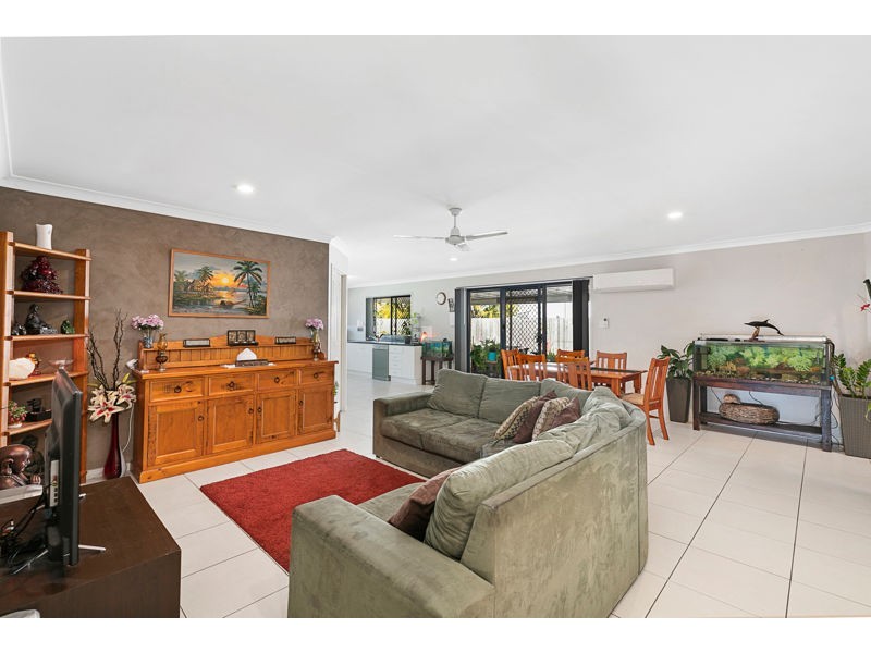 8 Turquoise Street, Redland Bay QLD 4165