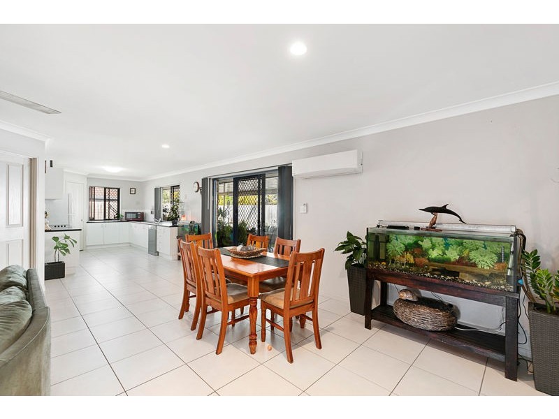 8 Turquoise Street, Redland Bay QLD 4165