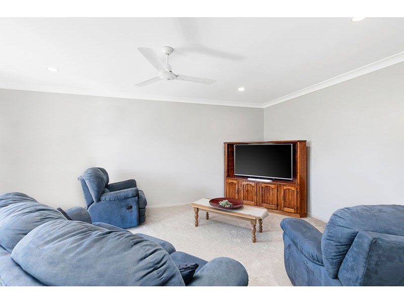 8 Turquoise Street, Redland Bay QLD 4165