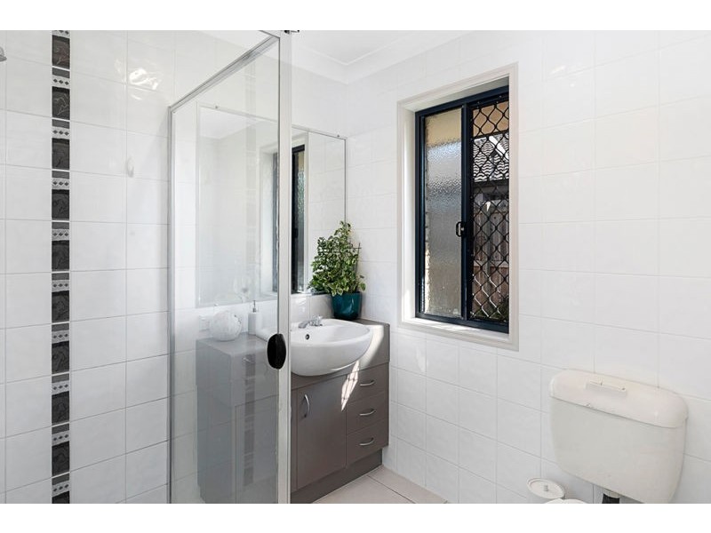 8 Turquoise Street, Redland Bay QLD 4165