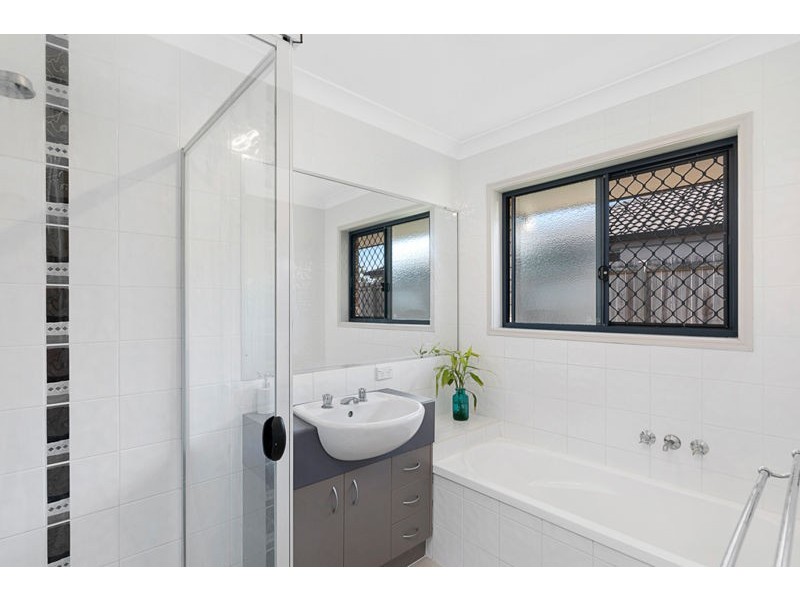 8 Turquoise Street, Redland Bay QLD 4165