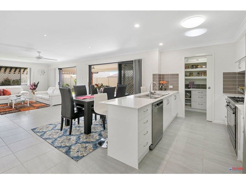 15 Noah Court, Redland Bay QLD 4165