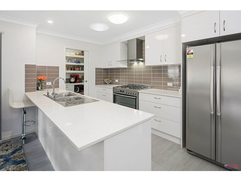 15 Noah Court, Redland Bay QLD 4165