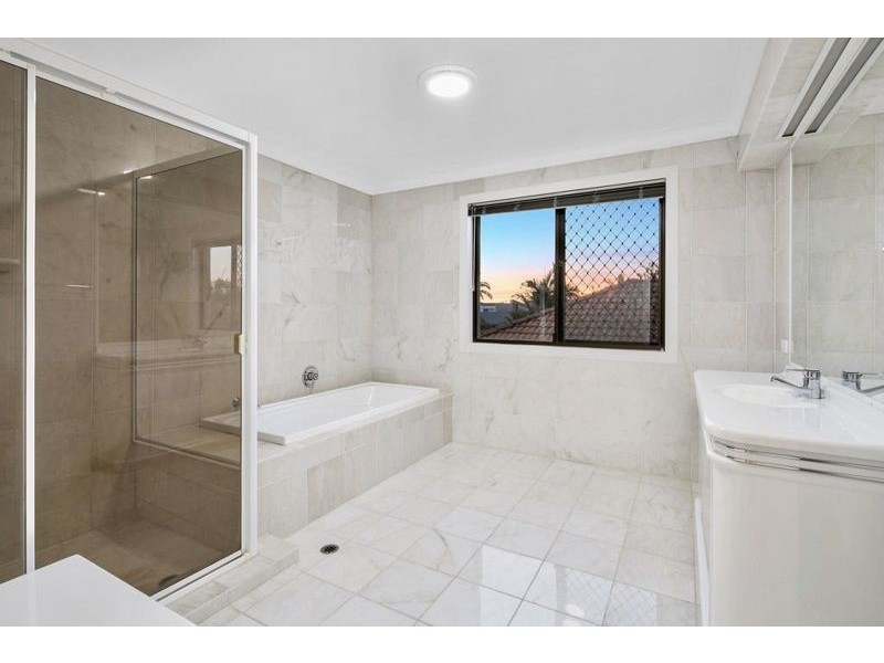 8 Sommersea Drive, Raby Bay QLD 4163