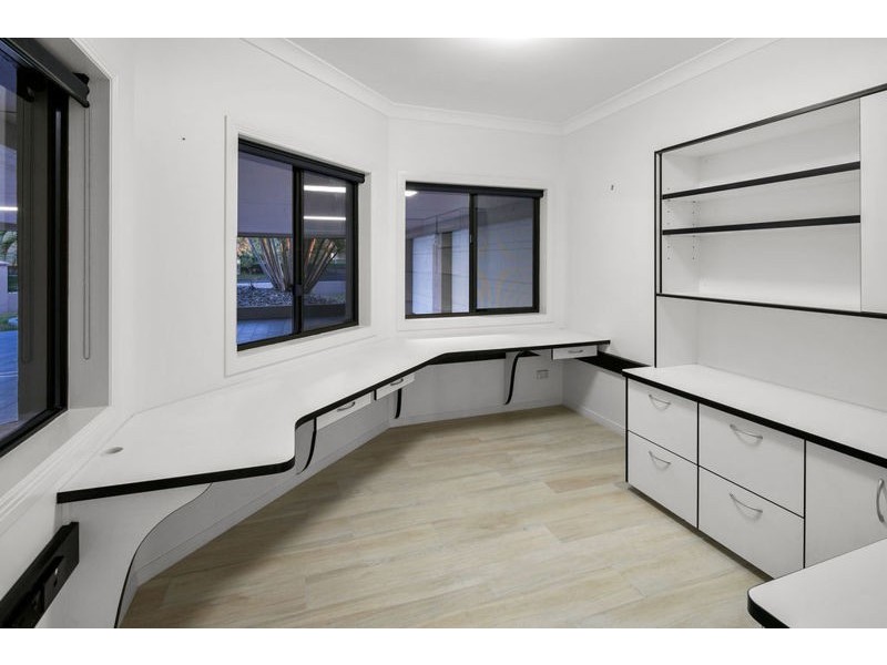 8 Sommersea Drive, Raby Bay QLD 4163