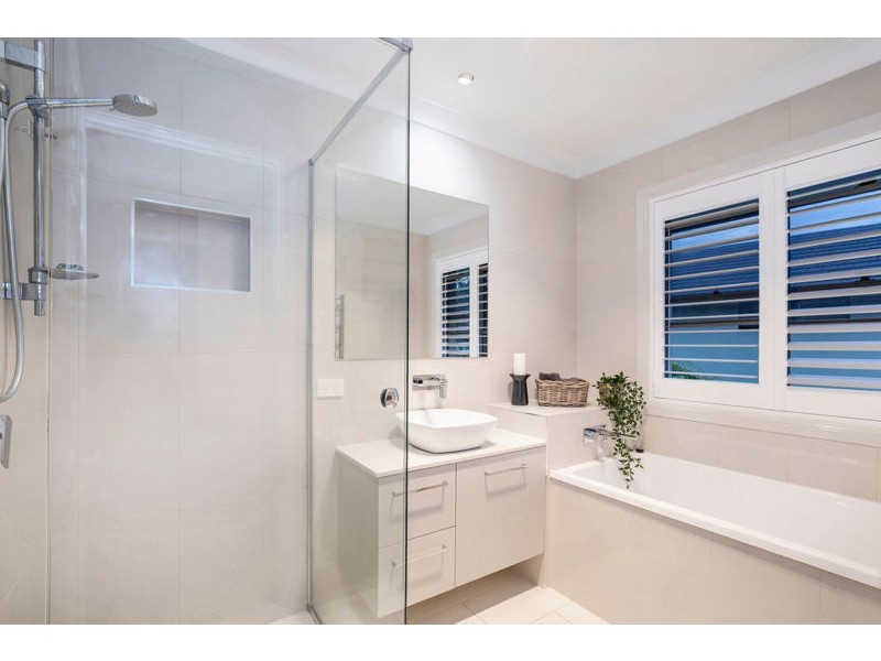 3 Seacrest Court, Raby Bay QLD 4163