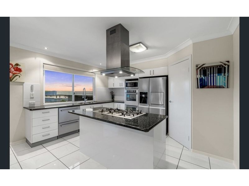38 Huntly Place, Redland Bay QLD 4165