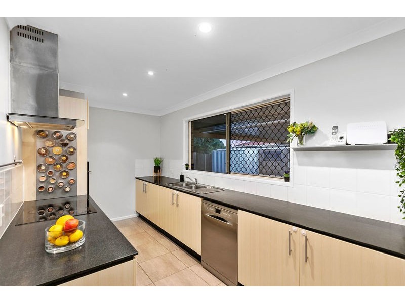 6 Lords Street, Wellington Point QLD 4160