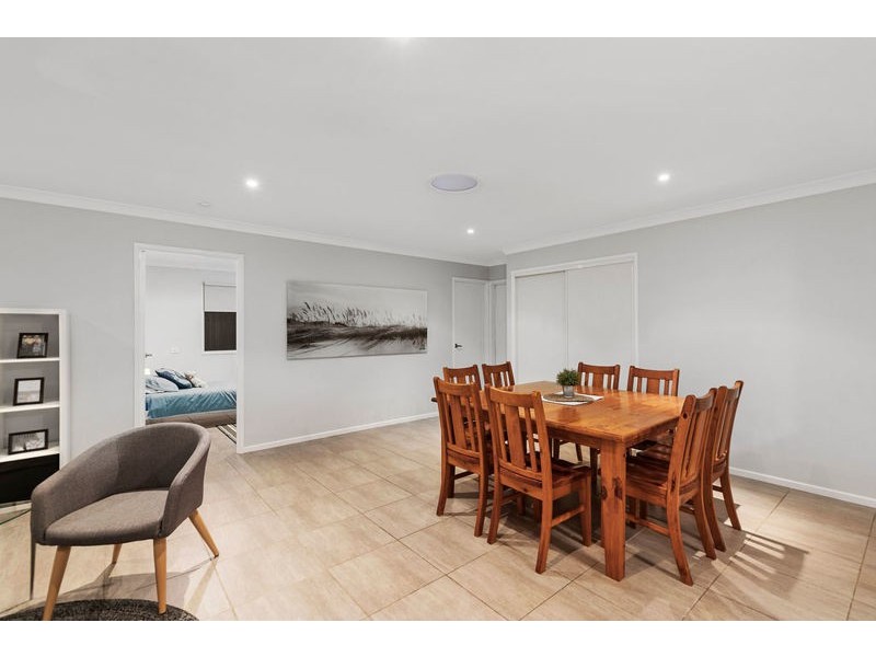 6 Lords Street, Wellington Point QLD 4160