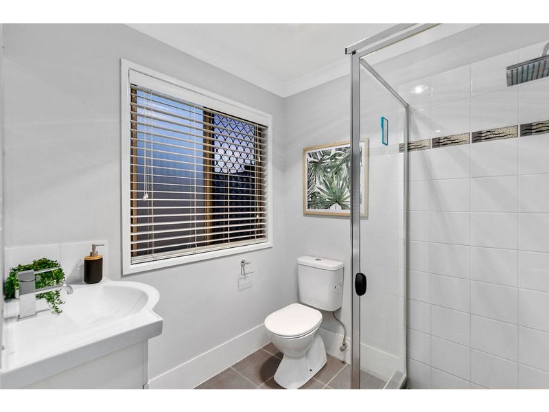 6 Lords Street, Wellington Point QLD 4160