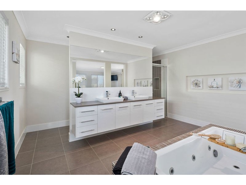 24 Highland Street, Redland Bay QLD 4165