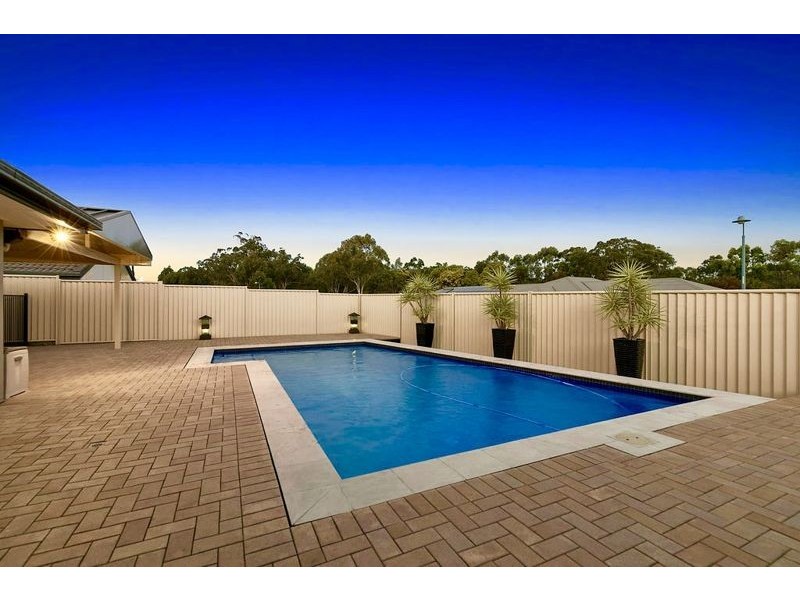 61 Emperor Drive, Redland Bay QLD 4165