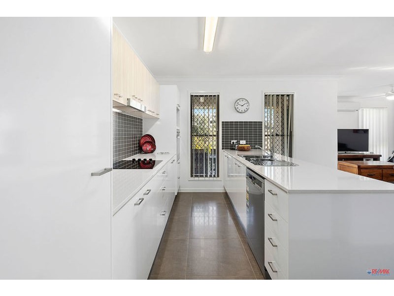 95 Bankswood Drive, Redland Bay QLD 4165