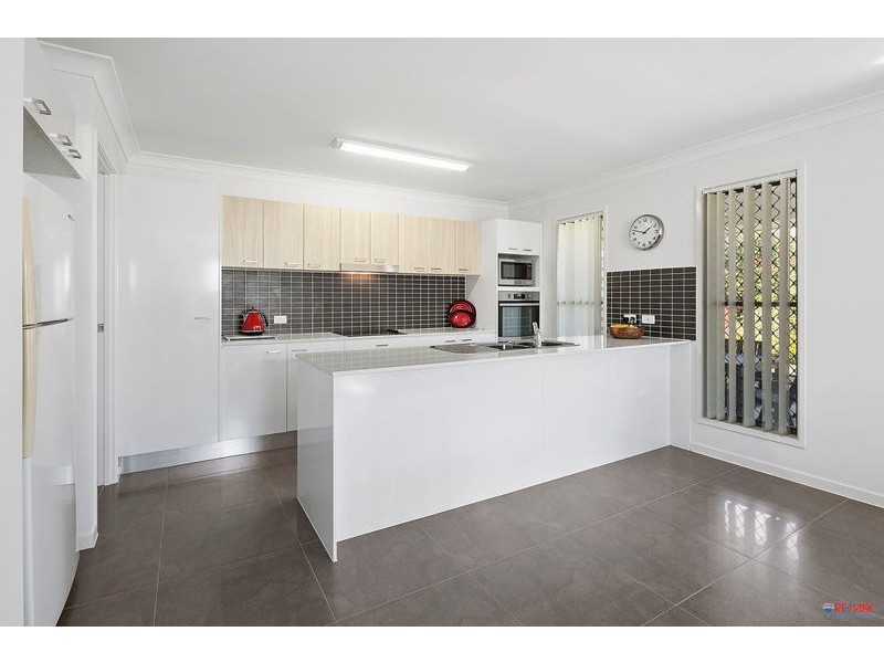 95 Bankswood Drive, Redland Bay QLD 4165