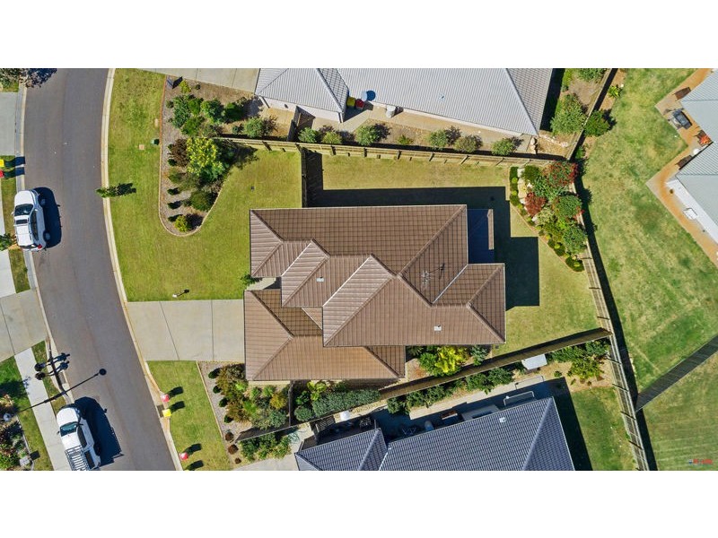 95 Bankswood Drive, Redland Bay QLD 4165