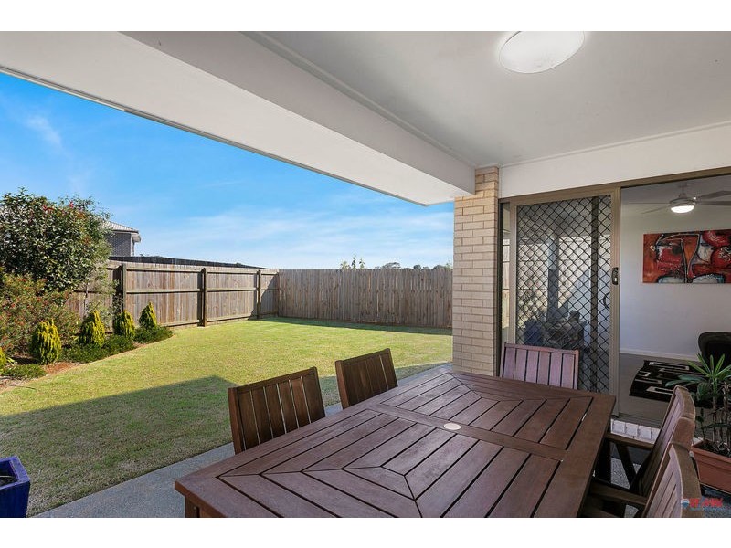 95 Bankswood Drive, Redland Bay QLD 4165