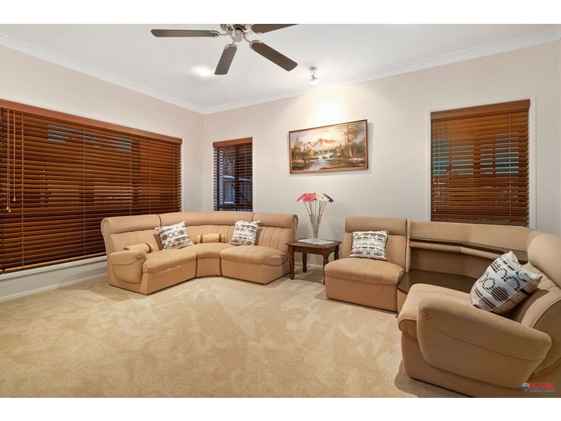 23 Penzance Dr, Redland Bay QLD 4165
