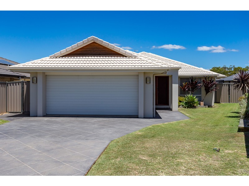 12 Lois Place, Redland Bay QLD 4165