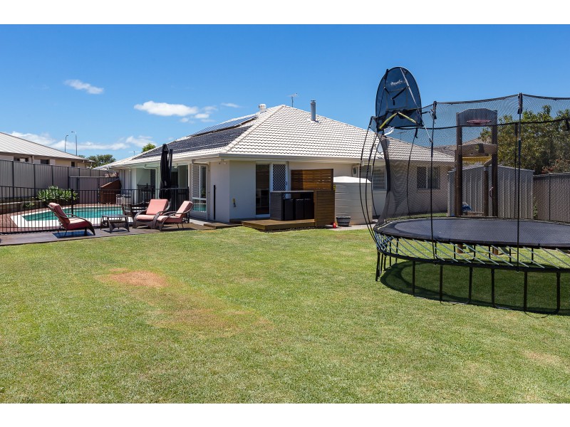 12 Lois Place, Redland Bay QLD 4165