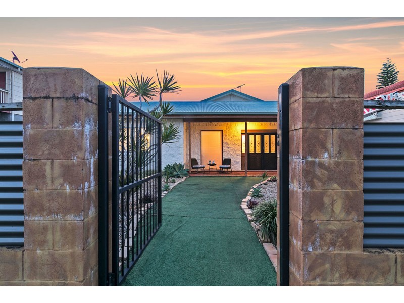 38-40 Rusbrook Street, Redland Bay QLD 4165