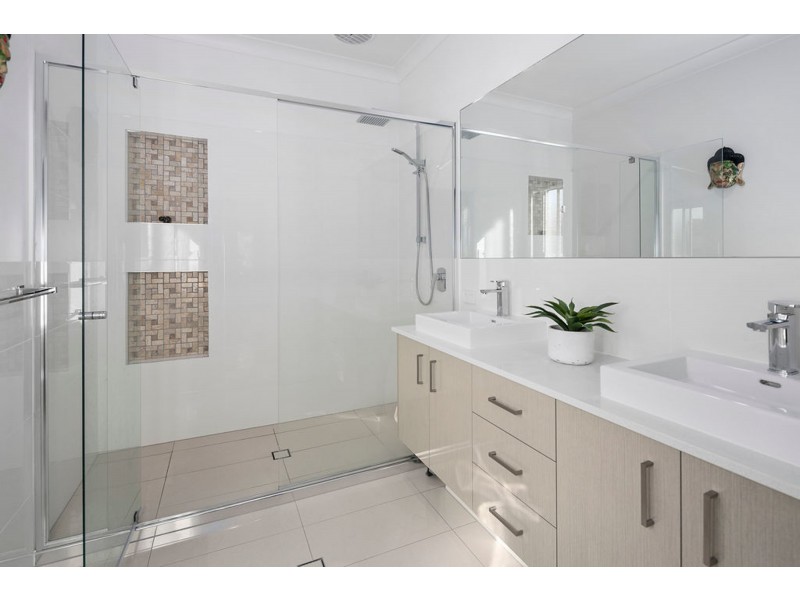 2/6 Joshua Place, Redland Bay QLD 4165