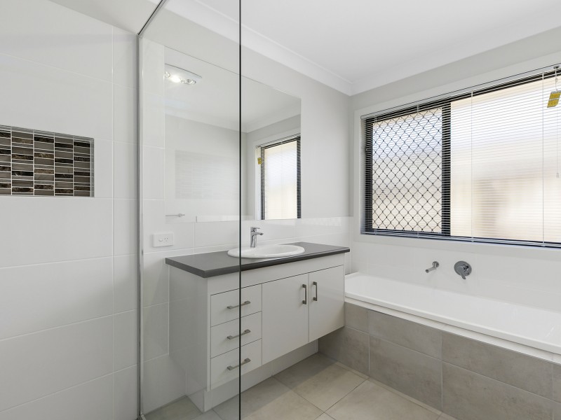 64 Unwin Road, Redland Bay QLD 4165